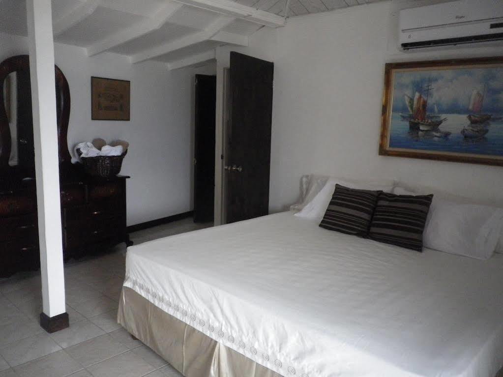 Roots Bamboo Beach Resort Negril Exterior foto